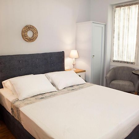 Lovely 1St Fl. Apt, With Balcony In Pagrati Atenas Exterior foto